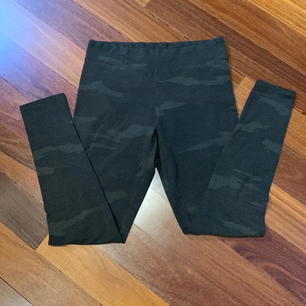 EUC Garage camo leggings